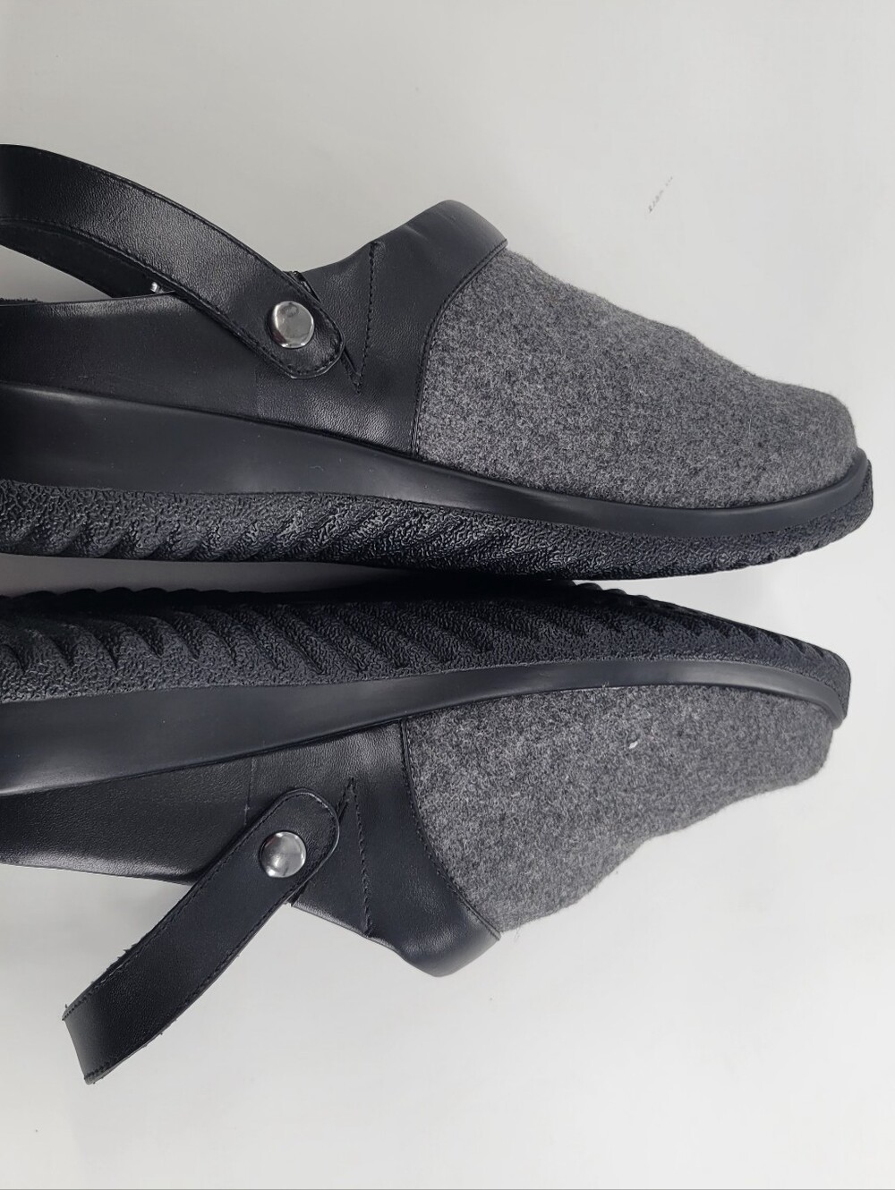 Drew Savannah Gray Felt Slip-On Loafers with Black Adjustable Strap Size 10.5 - Picture 4 of 6